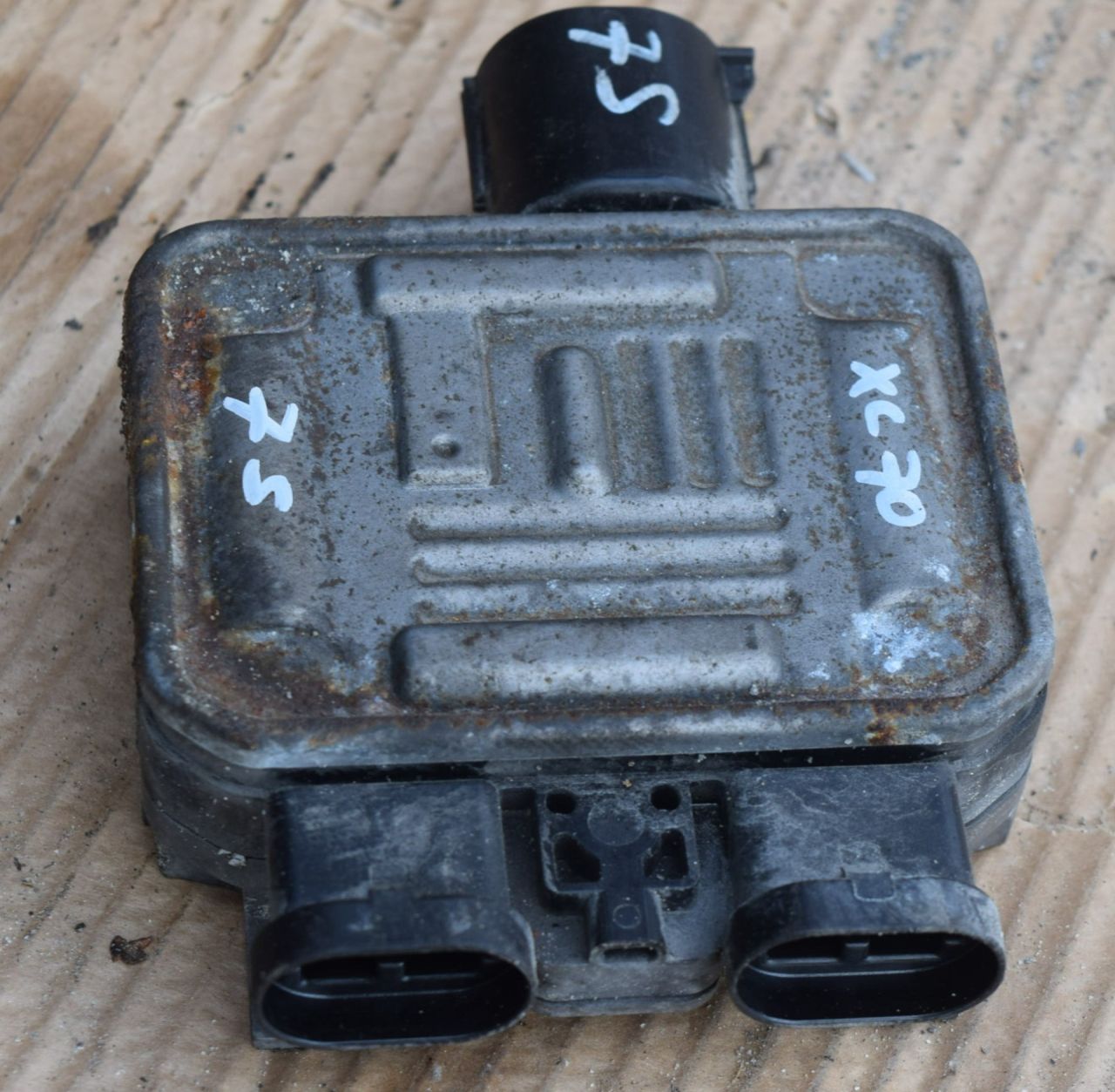 вентилятор радиатора Volvo XC70 2 поколение 2011, 2.4 л., D5, D 5244 T10, дизель, АКПП, универсал, полный подключаемый привод, 940009402 - фото №1