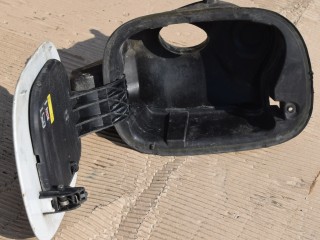 лючок топливного бака Volvo XC70 2 поколение 2011, 2.4 л., D5, D 5244 T10, дизель, АКПП, универсал, полный подключаемый привод, 31218260, 31301658