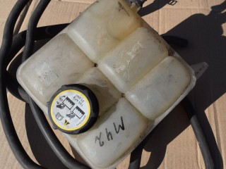 бачок расширительный Volvo V50 1 поколение [рестайлинг] 2009, 1.6 л., дизель, МКПП, универсал, передний привод, 3M5H8K218AJ