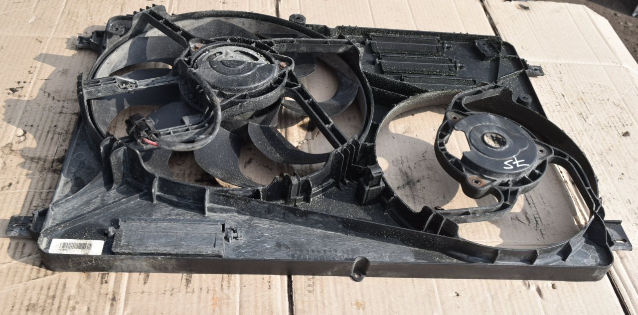 вентилятор радиатора Volvo XC70 2 поколение 2011, 2.4 л., D5, D 5244 T10, дизель, АКПП, универсал, полный подключаемый привод, 6G918C607ND, 31293777 - фото №1