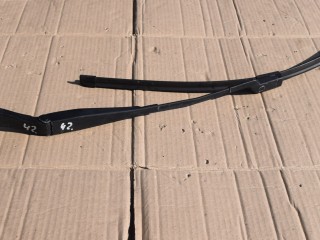 щеткодержатель (поводок стеклоочистителя, дворник) Volvo V50 1 поколение [рестайлинг] 2009, 1.6 л., дизель, МКПП, универсал, передний привод, 31253996