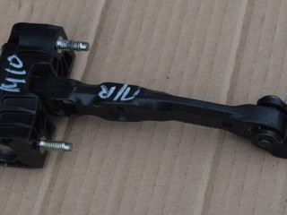 ограничитель открывания двери Volvo XC60 1 поколение 2010, 2.4 л., D5, D 5244 T14, дизель, МКПП, белый, передний привод, 31201142