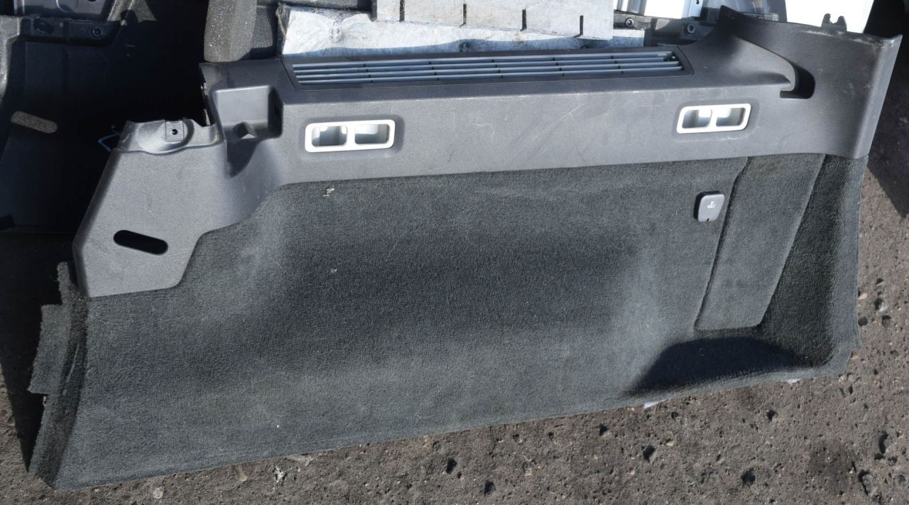 обшивка багажника Volvo XC70 2 поколение 2011, 2.4 л., D5, D 5244 T10, дизель, АКПП, универсал, полный подключаемый привод, 39800509 - фото №1