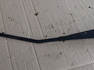 щеткодержатель (поводок стеклоочистителя, дворник) Volvo XC60 1 поколение 2010, 2.4 л., D5, D 5244 T14, дизель, МКПП, белый, передний привод, 30753526