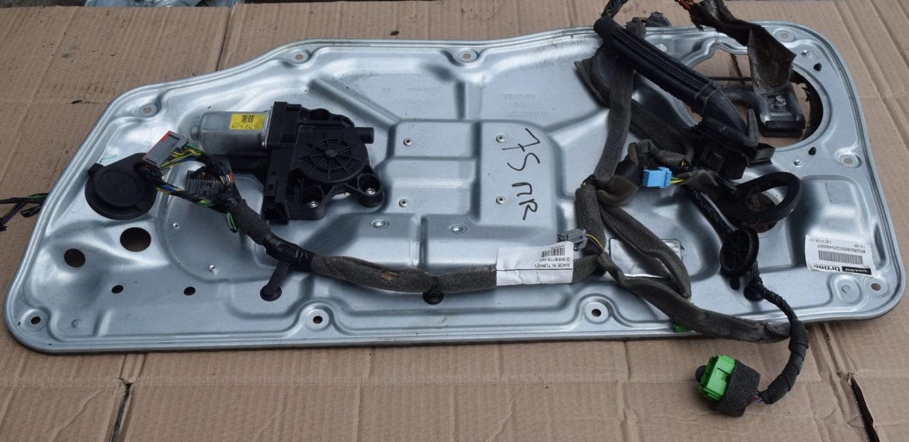 стеклоподъемник электрический передний правый Volvo XC70 2 поколение 2011, 2.4 л., D5, D 5244 T10, дизель, АКПП, универсал, полный подключаемый привод, 970714101, 30661066, 31318775 - фото №1