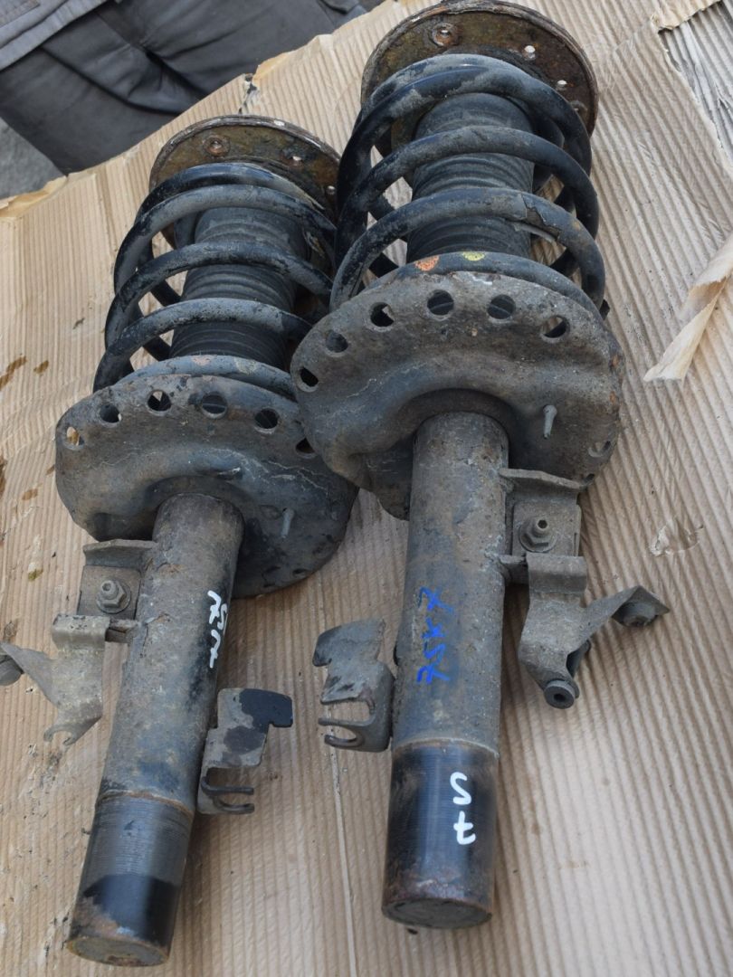 амортизатор передний Volvo XC70 2 поколение 2011, 2.4 л., D5, D 5244 T10, дизель, АКПП, универсал, полный подключаемый привод, 31277916, 7G9118K001NAG, 31277915, 7G9118045NAG - фото №1