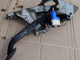 педаль тормоза Volvo XC60 1 поколение 2010, 2.4 л., D5, D 5244 T14, дизель, МКПП, белый, передний привод, 3M5T9C872AC, 3M5T13480AC, 31302348, 8G9N2D094AF
