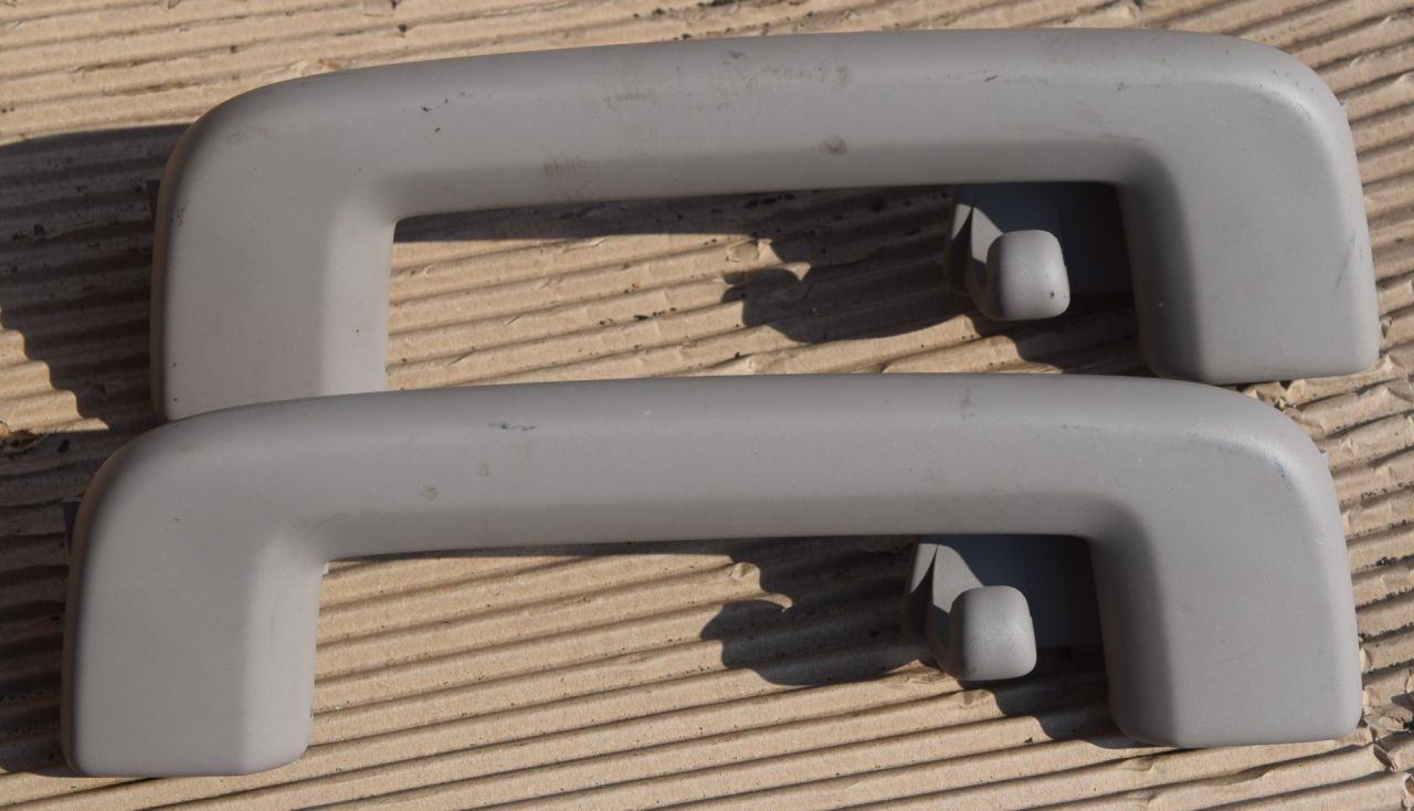 ручка внутренняя потолочная Volvo XC70 2 поколение 2011, 2.4 л., D5, D 5244 T10, дизель, АКПП, универсал, полный подключаемый привод - фото №1