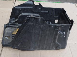 кожух аккумулятора Volvo XC60 1 поколение 2010, 2.4 л., D5, D 5244 T14, дизель, МКПП, белый, передний привод, 31294786