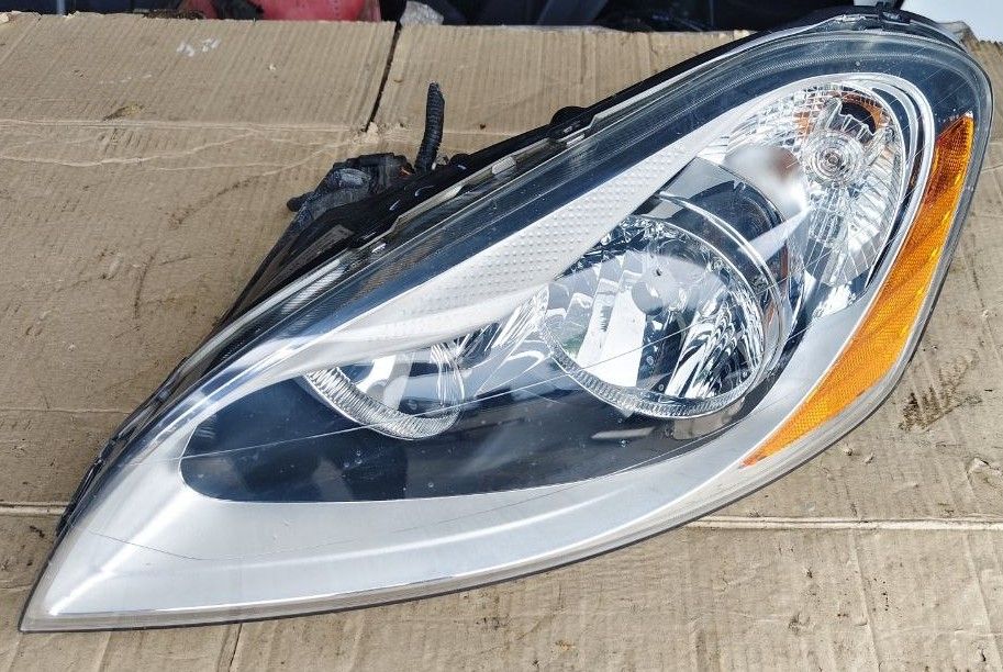 фара левая Volvo XC60 1 поколение 2010, 2.4 л., D5, D 5244 T14, дизель, МКПП, белый, передний привод, 30763143 - фото №1