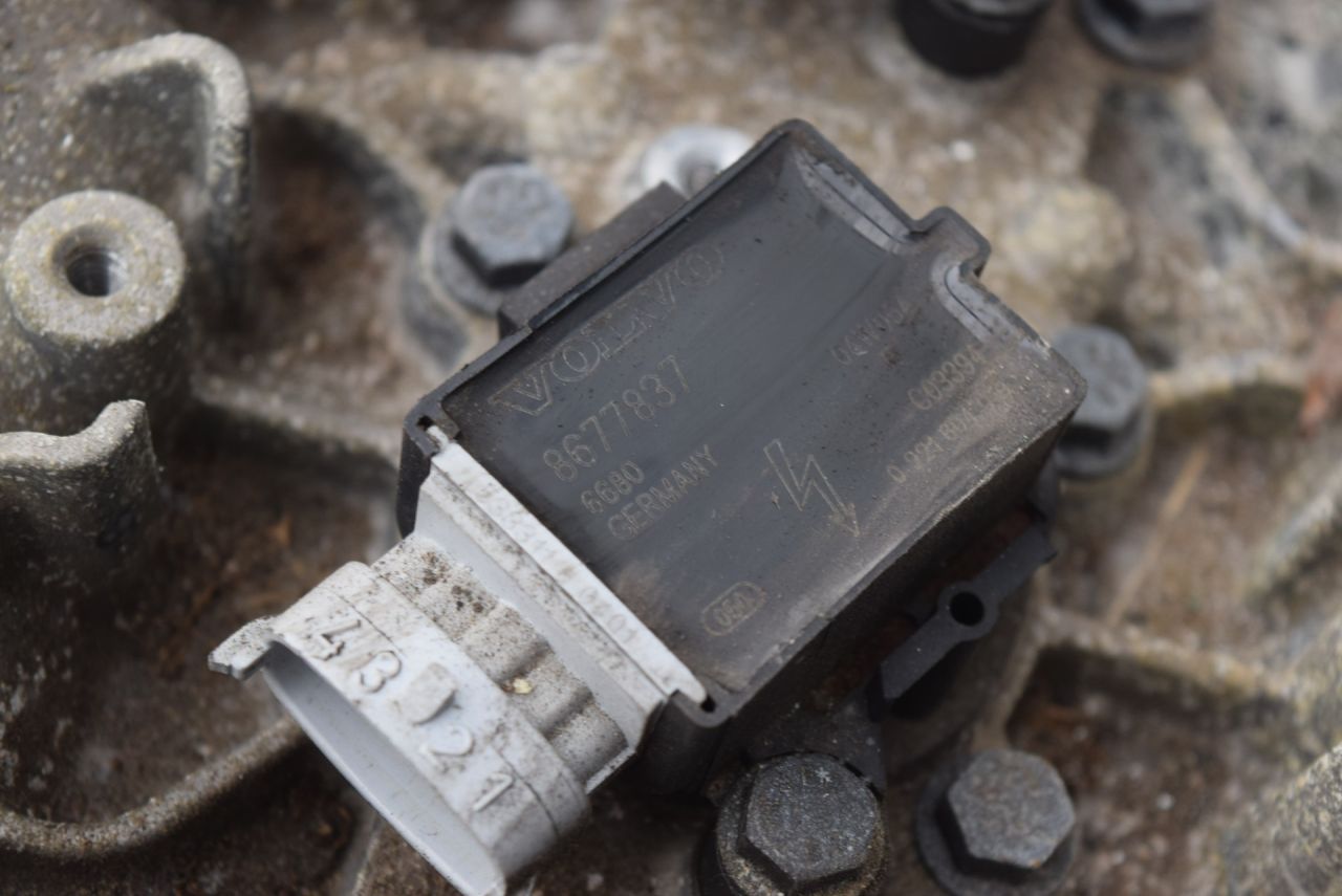 катушка зажигания Volvo S40 2 поколение 2005, 2.4 л., i, B 5244 S5, бензин, АКПП, передний привод, 8677837 - фото №1