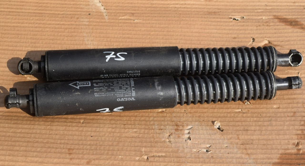 амортизатор крышки багажника (3-5 двери) Volvo XC70 2 поколение 2011, 2.4 л., D5, D 5244 T10, дизель, АКПП, универсал, полный подключаемый привод, 31217640 - фото №1