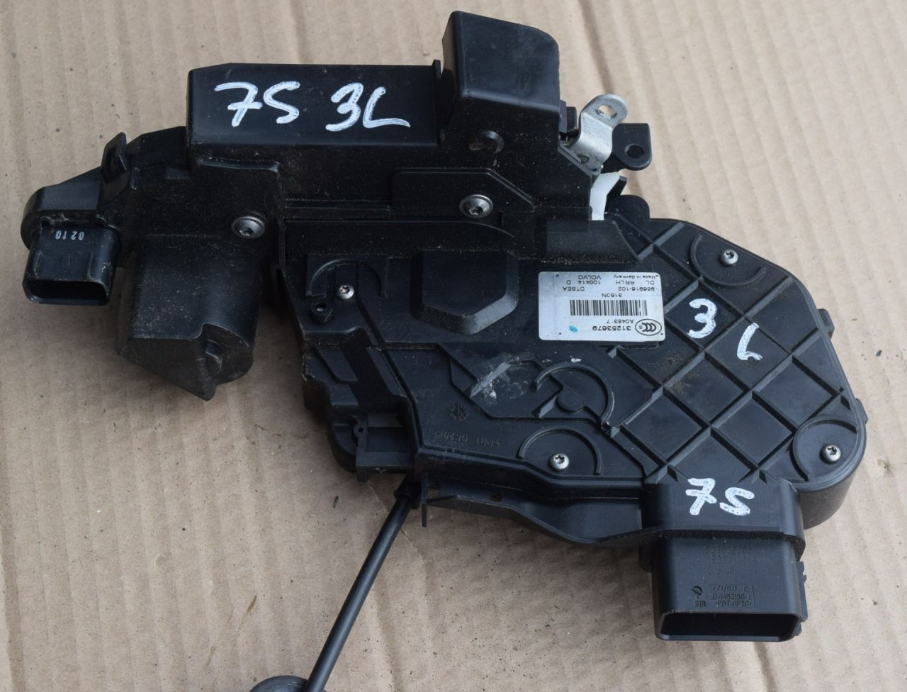 замок двери задней левой Volvo XC70 2 поколение 2011, 2.4 л., D5, D 5244 T10, дизель, АКПП, универсал, полный подключаемый привод, 31253679 - фото №1