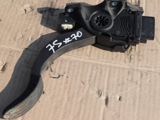 педаль Volvo XC70 2 поколение 2011, 2.4 л., D5, D 5244 T10, дизель, АКПП, универсал, полный подключаемый привод, 6G929F836BD