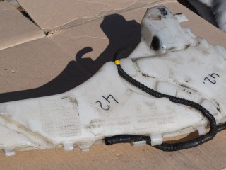 бачок омывателя Volvo V50 1 поколение [рестайлинг] 2009, 1.6 л., дизель, МКПП, универсал, передний привод, 4N5113K163AE, 4N5113K163BE, 31253149, 31253148