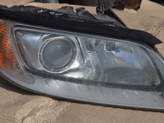 фара правая Volvo XC70 2 поколение 2011, 2.4 л., D5, D 5244 T10, дизель, АКПП, универсал, полный подключаемый привод, 31283916