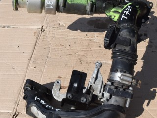 патрубок интеркулера Volvo V40 2 поколение 2013, 1.6 л., D 4162 T, дизель, МКПП, передний привод, AV616C750AE, AV6Q9B470BB