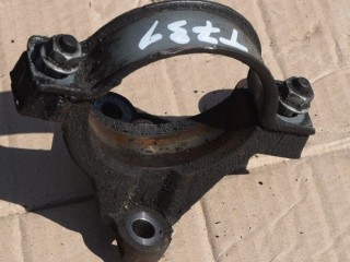 кронштейн полуоси Volvo V40 2 поколение 2013, 1.6 л., D 4162 T, дизель, МКПП, передний привод