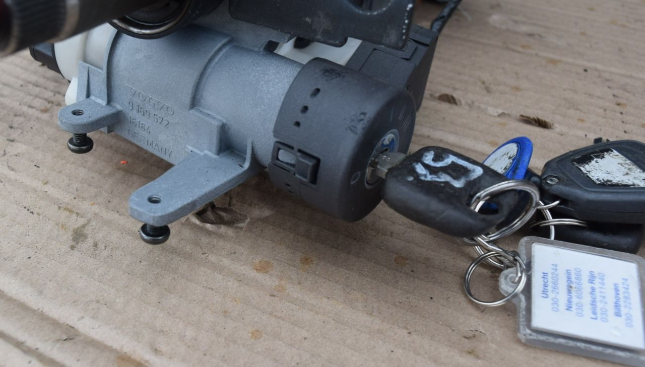 замок зажигания Volvo V70 2 поколение 2002, 2.4 л., Ti, B 5244 T3, бензин, МКПП, универсал, передний привод, 9491778, 9169572 - фото №1