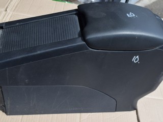 подлокотник Volvo XC60 1 поколение 2010, 2.4 л., D5, D 5244 T14, дизель, МКПП, белый, передний привод, 30755732, 39855367, 39855305
