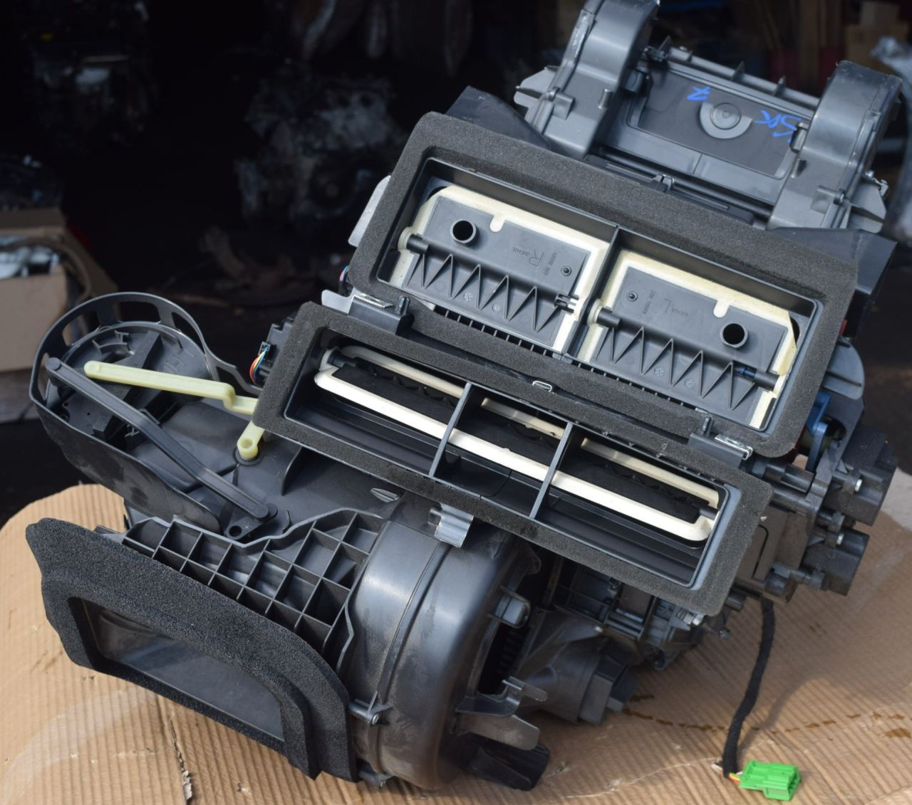 корпус отопителя (печки) Volvo XC70 2 поколение 2011, 2.4 л., D5, D 5244 T10, дизель, АКПП, универсал, полный подключаемый привод, 31332112, P31332112 - фото №1