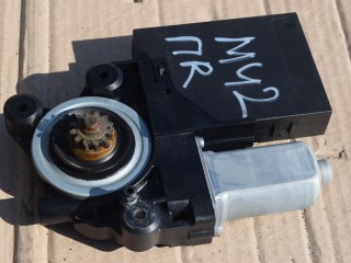 моторчик стеклоподъемника передний правый Volvo V50 1 поколение [рестайлинг] 2009, 1.6 л., дизель, МКПП, универсал, передний привод, 31295175AA