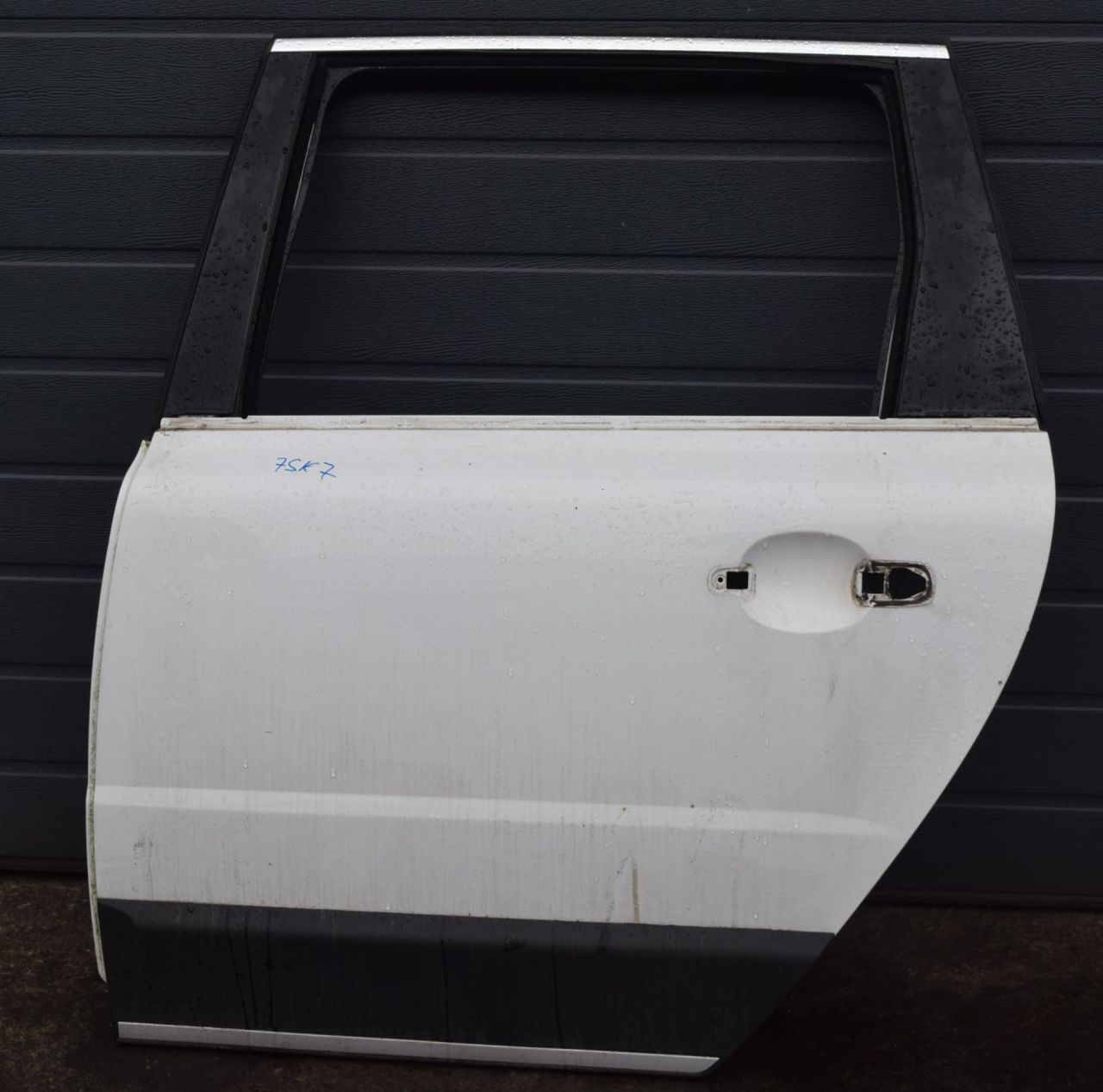 дверь задняя левая Volvo XC70 2 поколение 2011, 2.4 л., D5, D 5244 T10, дизель, АКПП, универсал, полный подключаемый привод - фото №1