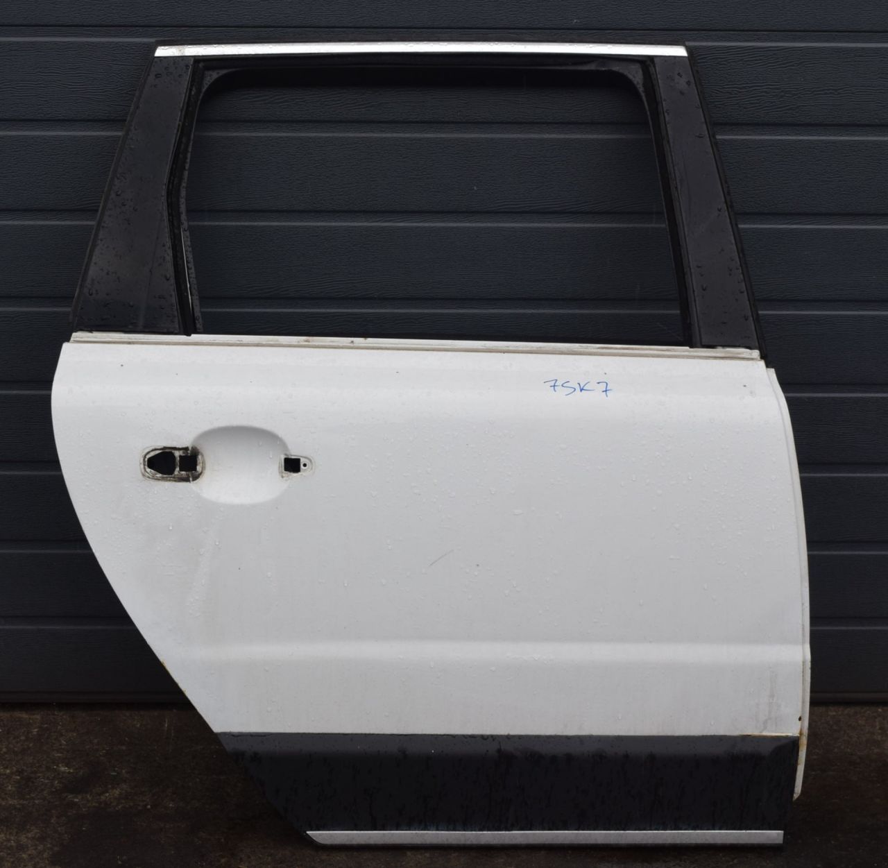 дверь задняя правая Volvo XC70 2 поколение 2011, 2.4 л., D5, D 5244 T10, дизель, АКПП, универсал, полный подключаемый привод - фото №1