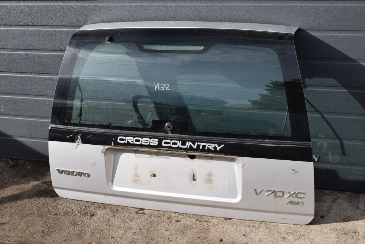 крышка багажника (дверь 3-5) Volvo XC70 1 поколение 1999, 2.4 л., Ti, B 5244 T, бензин, АКПП, универсал, полный подключаемый привод - фото №1