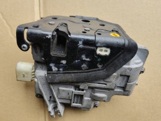 замок двери передней левой Volkswagen Passat B6 2008, 3.2 л., AXZ, бензин, АКПП, седан, правый руль, 3C2837015A