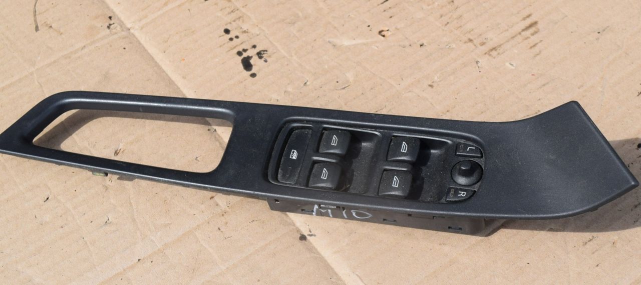 блок управления стеклоподъемниками Volvo XC60 1 поколение 2010, 2.4 л., D5, D 5244 T14, дизель, МКПП, белый, передний привод, 31272008 - фото №1