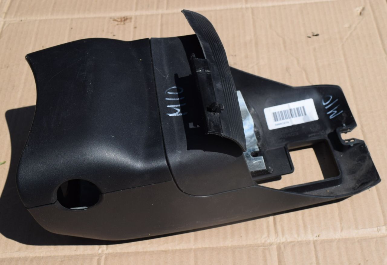 кожух рулевой колонки Volvo XC60 1 поколение 2010, 2.4 л., D5, D 5244 T14, дизель, МКПП, белый, передний привод, 8648403 - фото №1