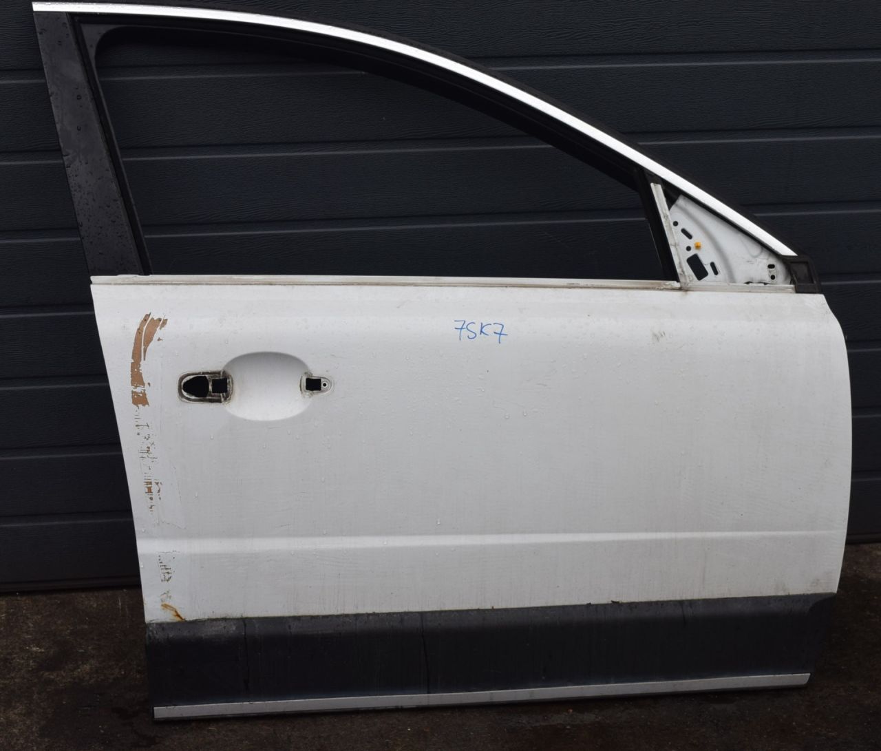 дверь передняя правая Volvo XC70 2 поколение 2011, 2.4 л., D5, D 5244 T10, дизель, АКПП, универсал, полный подключаемый привод - фото №1