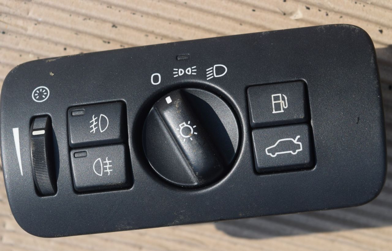 переключатель света Volvo XC70 2 поколение 2011, 2.4 л., D5, D 5244 T10, дизель, АКПП, универсал, полный подключаемый привод, 30739414 - фото №1