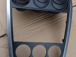 рамка под магнитолу Mazda CX-7 1 поколение 2007, 2.3 л., Ti, бензин, АКПП, передний привод, EG2155210