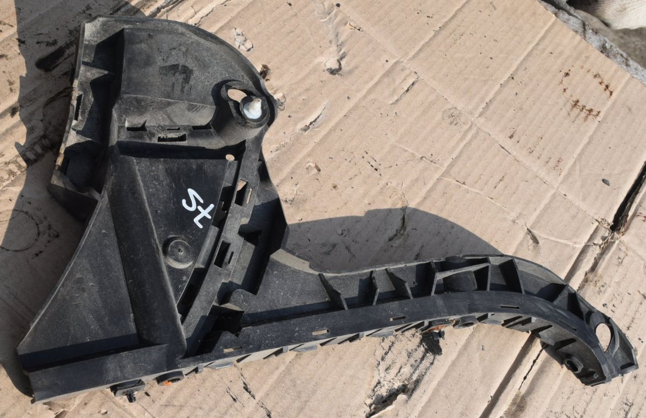 Крепление бампера заднего Volvo XC70 2 поколение 2011, 2.4 л., D5, D 5244 T10, дизель, АКПП, универсал, полный подключаемый привод, 30678703 - фото №1