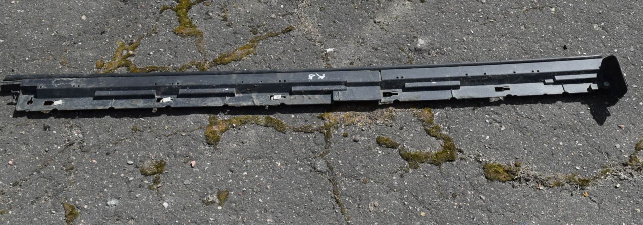 накладка на порог Mazda CX-7 1 поколение 2007, 2.3 л., Ti, бензин, АКПП, передний привод, EG2151PR1 - фото №1