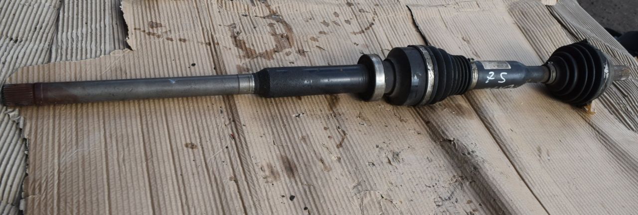 полуось передняя правая (приводной вал, ШРУС) Volvo XC70 2 поколение 2011, 2.4 л., D5, D 5244 T10, дизель, АКПП, универсал, полный подключаемый привод, 31272540, P31272540 - фото №1