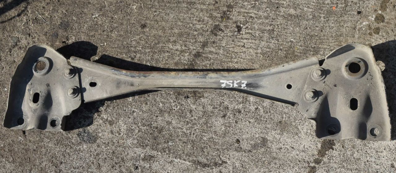 балка подвески передняя (подрамник) Volvo XC70 2 поколение 2011, 2.4 л., D5, D 5244 T10, дизель, АКПП, универсал, полный подключаемый привод, 30699889 - фото №1