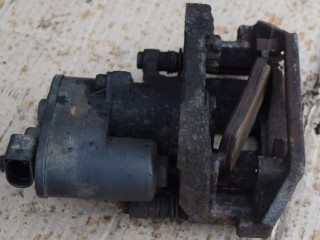 суппорт задний правый Volvo XC60 1 поколение 2010, 2.4 л., D5, D 5244 T14, дизель, МКПП, белый, передний привод