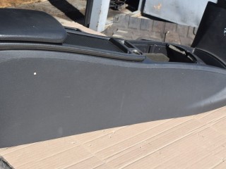 подлокотник Volvo V50 1 поколение [рестайлинг] 2009, 1.6 л., дизель, МКПП, универсал, передний привод, 31275199, 31275199AA