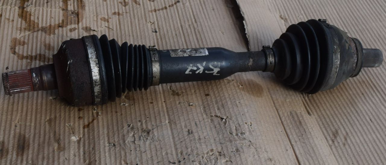 полуось передняя левая (приводной вал, ШРУС) Volvo XC70 2 поколение 2011, 2.4 л., D5, D 5244 T10, дизель, АКПП, универсал, полный подключаемый привод, 31259467, P31259467 - фото №1