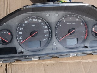 щиток приборов (приборная панель) Volvo V70 2 поколение 2002, 2.4 л., Ti, B 5244 T3, бензин, МКПП, универсал, передний привод, 8637993