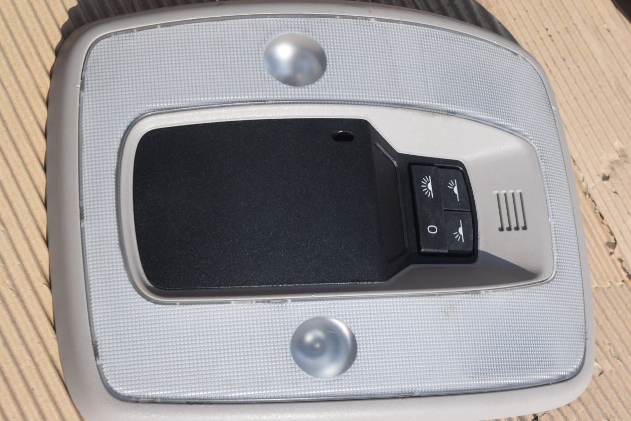 фонарь салона (плафон) Volvo XC70 2 поколение 2011, 2.4 л., D5, D 5244 T10, дизель, АКПП, универсал, полный подключаемый привод, 39806308 - фото №1