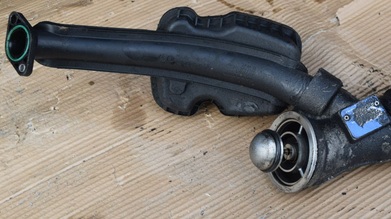 патрубок интеркулера Volvo XC70 2 поколение 2011, 2.4 л., D5, D 5244 T10, дизель, АКПП, универсал, полный подключаемый привод, 31293089, 30774691 - фото №1