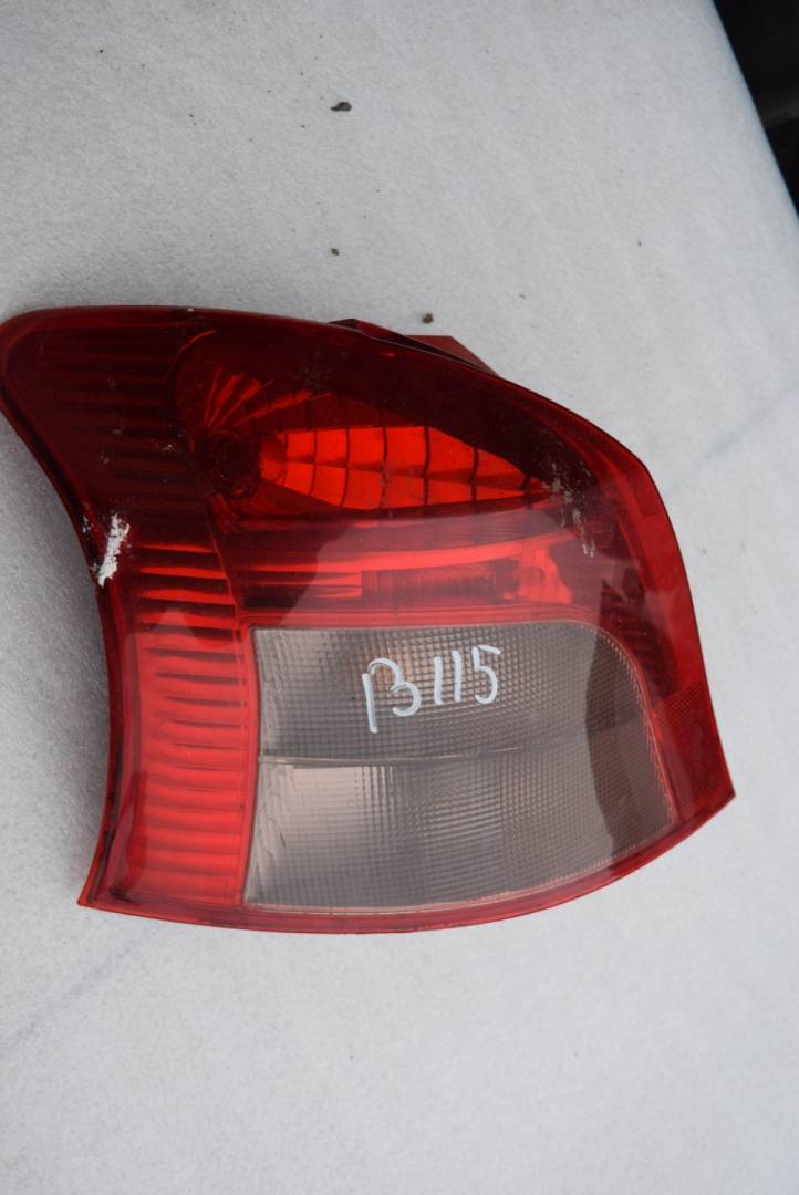 фонарь задний левый Toyota Yaris XP9 2008, 1.4 л., D-4D, 1ND-TV, дизель, МКПП, хетчбэк 5 дв., передний привод, 8149752020 - фото №1