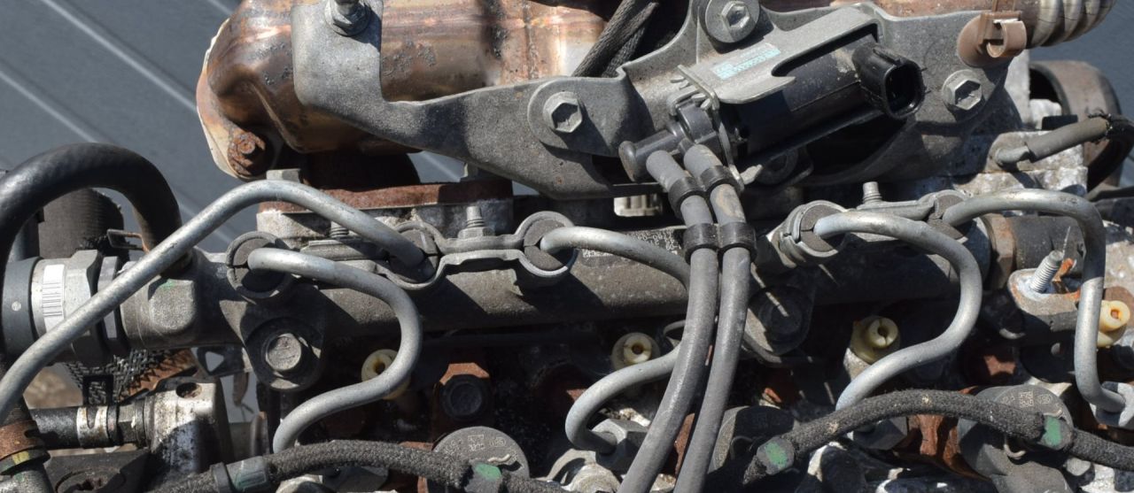 топливная рампа Toyota Auris 1 поколение 2008, 1.4 л., D-4D, 1ND-TV, дизель, робот, хетчбэк 5 дв., передний привод, 0281002507, 2328033010, 0445214132, 2381033021 - фото №1