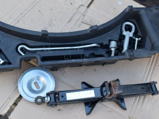 ящик под инструменты / набор инструментов Mazda CX-7 1 поколение 2007, 2.3 л., Ti, бензин, АКПП, передний привод