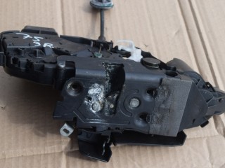 замок двери задней правой Volvo XC70 2 поколение 2011, 2.4 л., D5, D 5244 T10, дизель, АКПП, универсал, полный подключаемый привод, 31253680