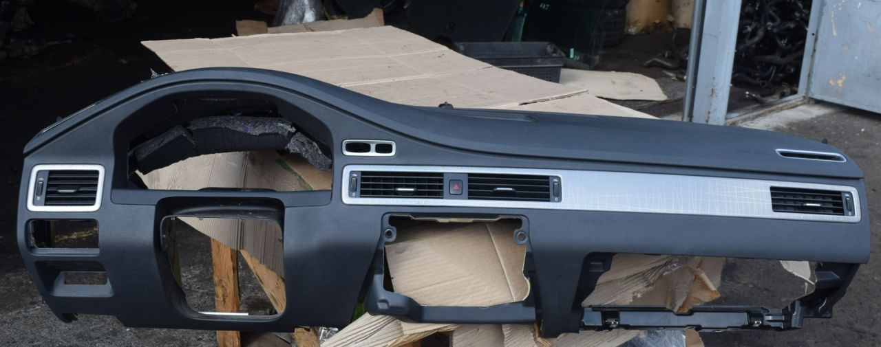 панель передняя салона (торпедо) Volvo XC70 2 поколение 2011, 2.4 л., D5, D 5244 T10, дизель, АКПП, универсал, полный подключаемый привод, 31271211 - фото №1